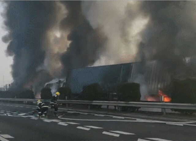 Accidente trasero de Qingdao Shenhai Expressway